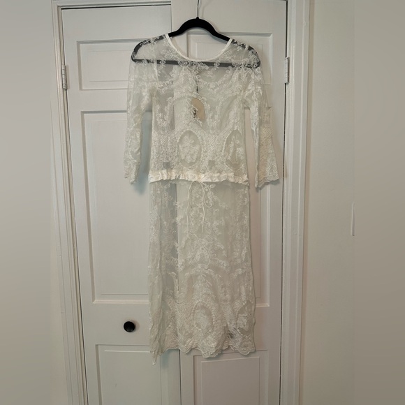 Uniq Sheer Lace Overlay Dress in White Size S - Picture 2 of 5